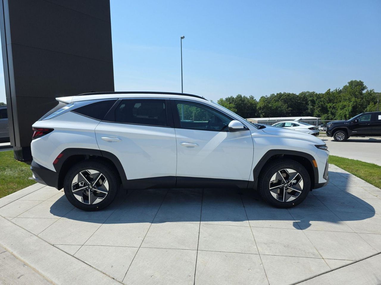 2025 Hyundai Tucson SEL photo 3