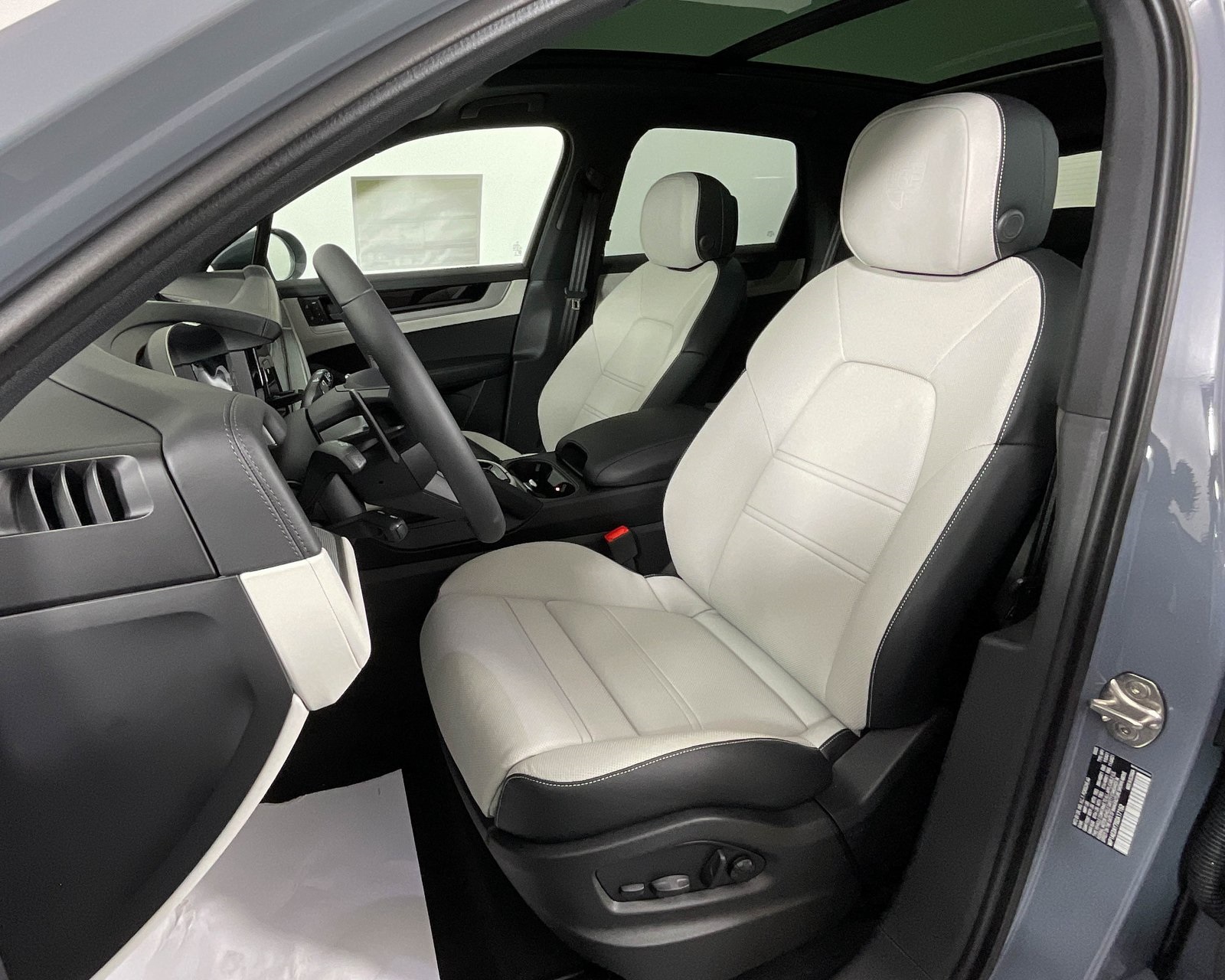 2025 Porsche Cayenne E-Hybrid photo 5