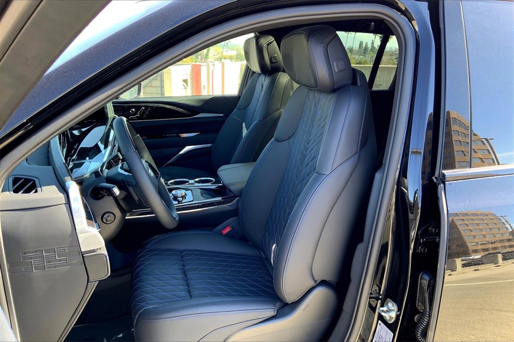 2025 Cadillac Escalade IQ Luxury photo 12