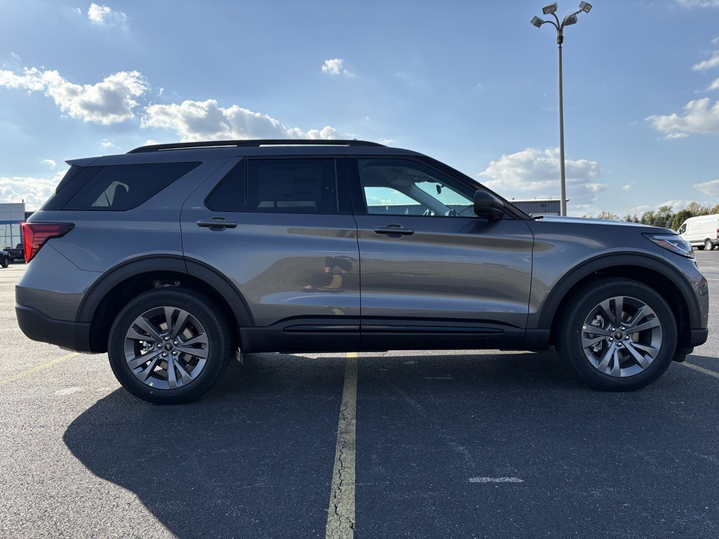 2026 Ford Explorer photo 4