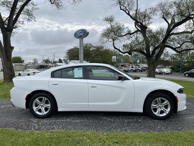 Used 2023 White Dodge SXT image 1