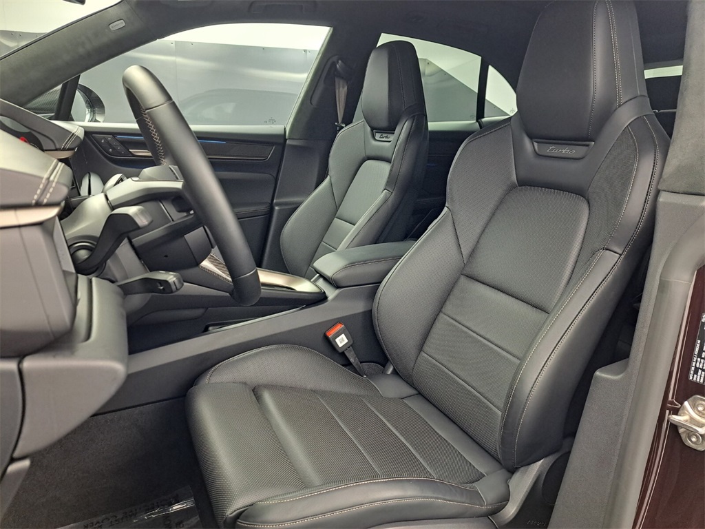 2024 Porsche Macan Electric Turbo photo 5