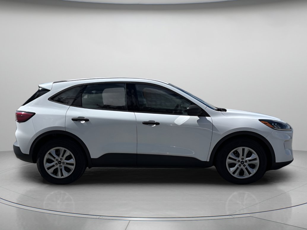 2022 Ford Escape S photo 2