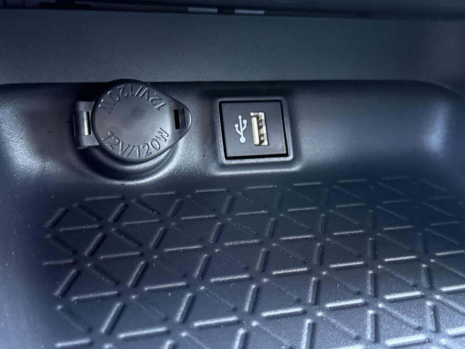2025 Toyota RAV4 XLE photo 22