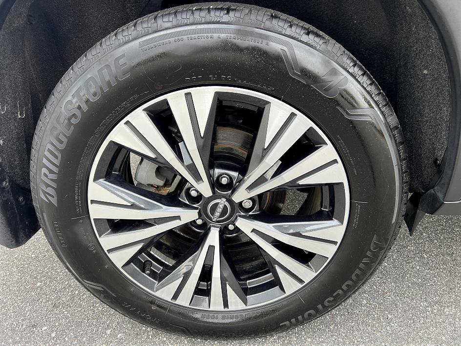 2022 Nissan Rogue SV photo 11