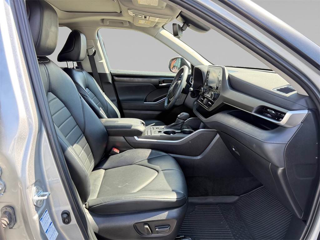2022 Toyota Highlander XLE photo 19