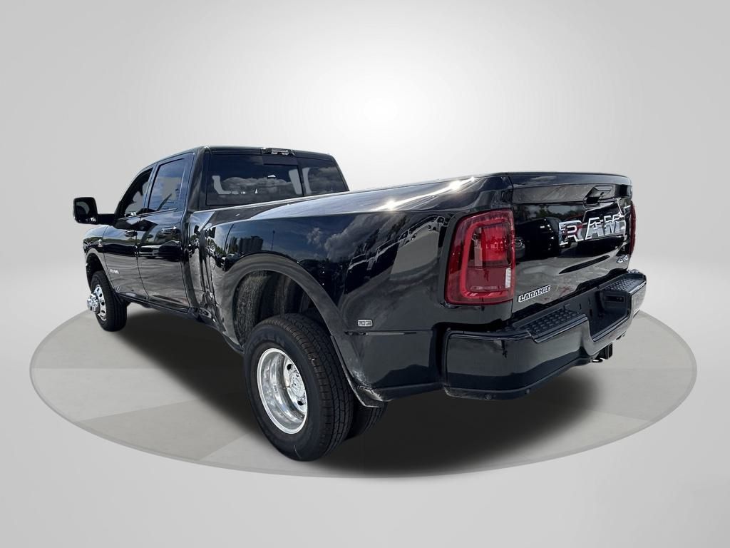 2025 Ram 3500 Laramie photo 4