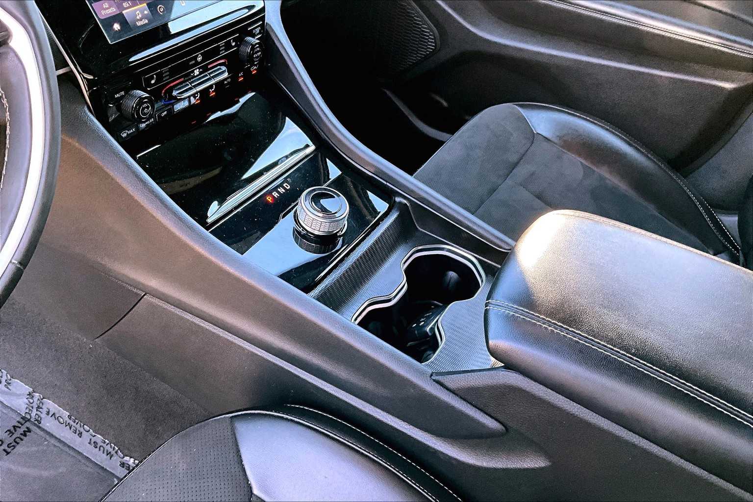 2024 Jeep Grand Cherokee Altitude photo 14