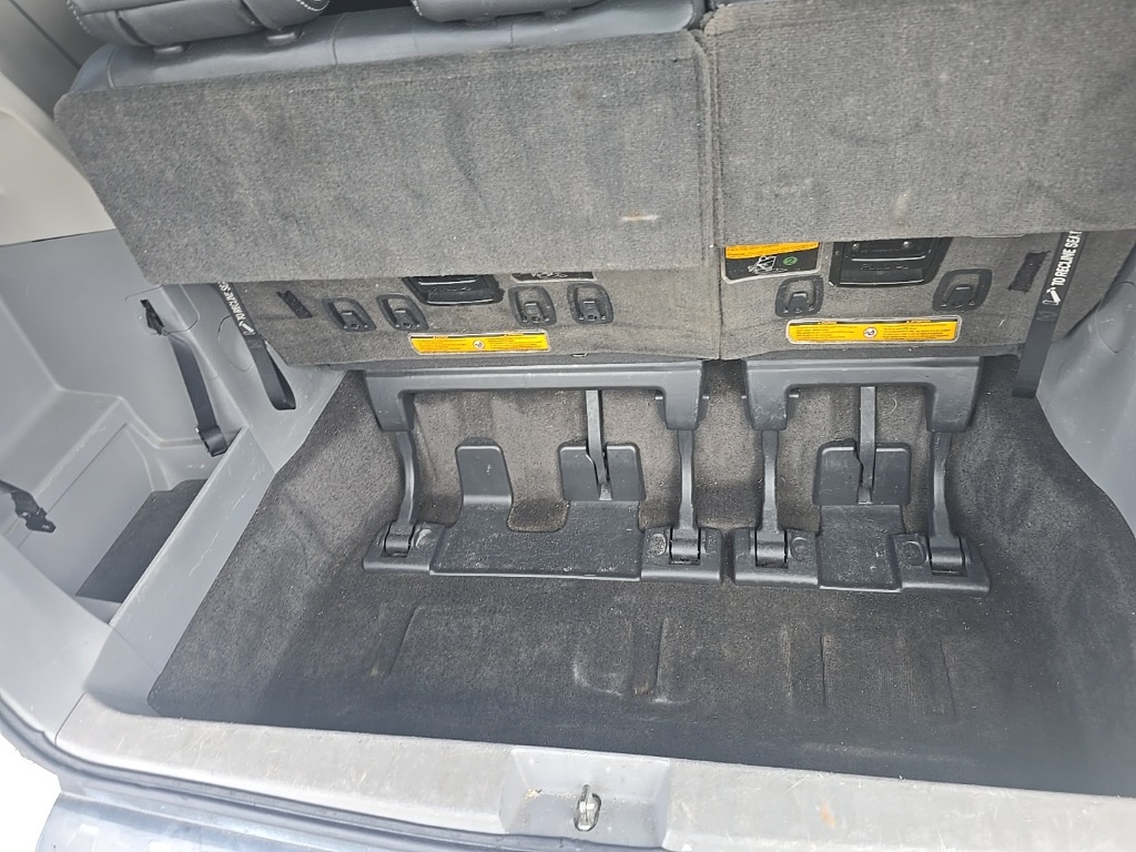 2014 Toyota Sienna SE photo 9