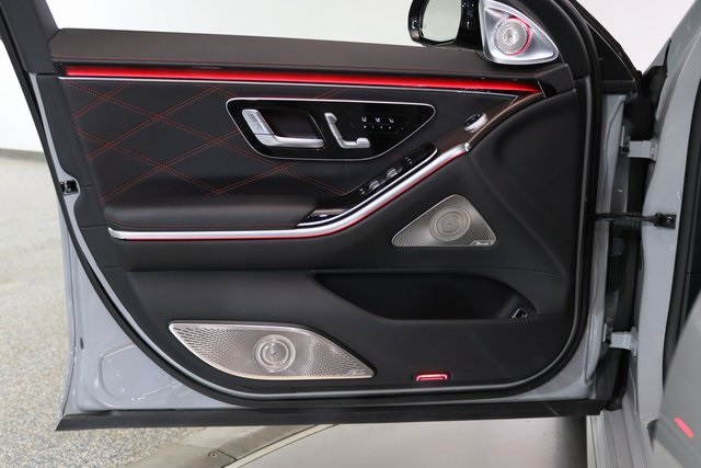 2024 Mercedes Benz S AMG 63 E PERFORMANCE photo 19