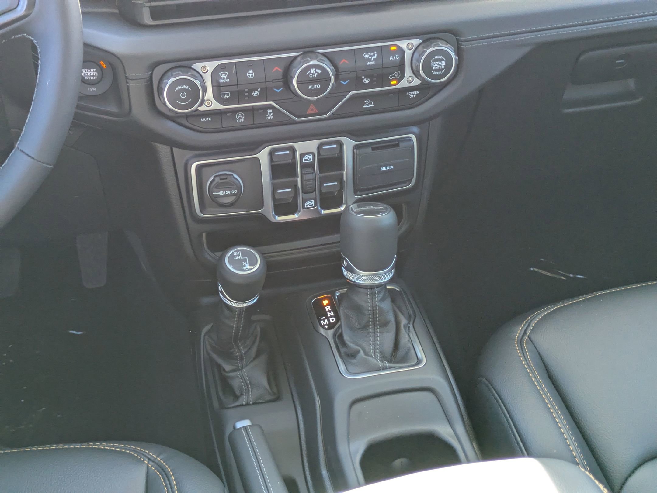 2025 Jeep Gladiator Sport photo 14