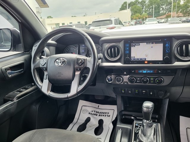 2017 Toyota Tacoma TRD Off-Road photo 17