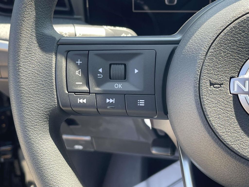 2026 Nissan Kicks SV photo 17