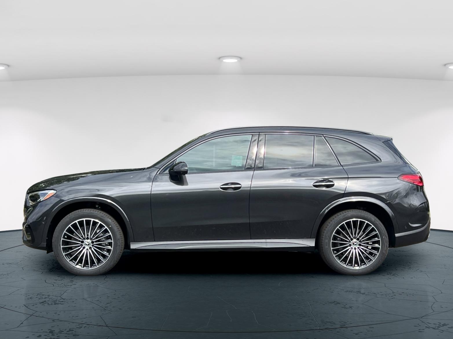 2026 Mercedes Benz GLC 300 4MATIC photo 2