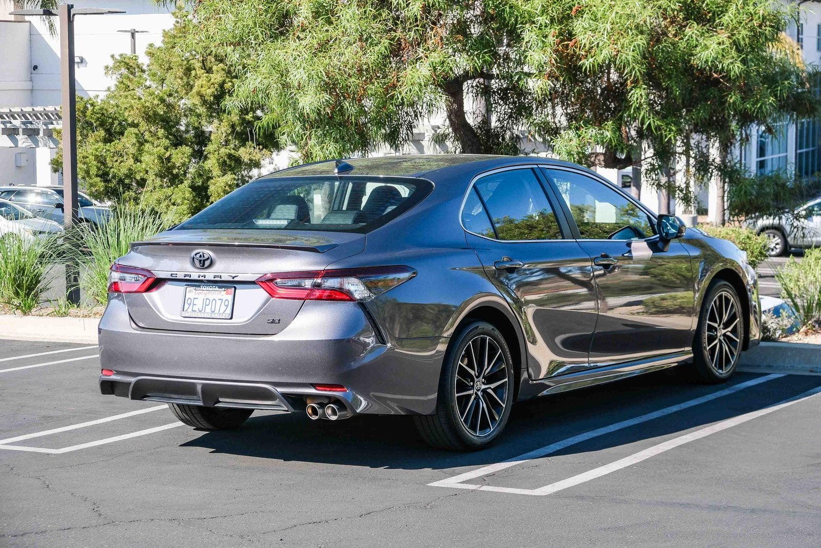 2023 Toyota Camry SE photo 10
