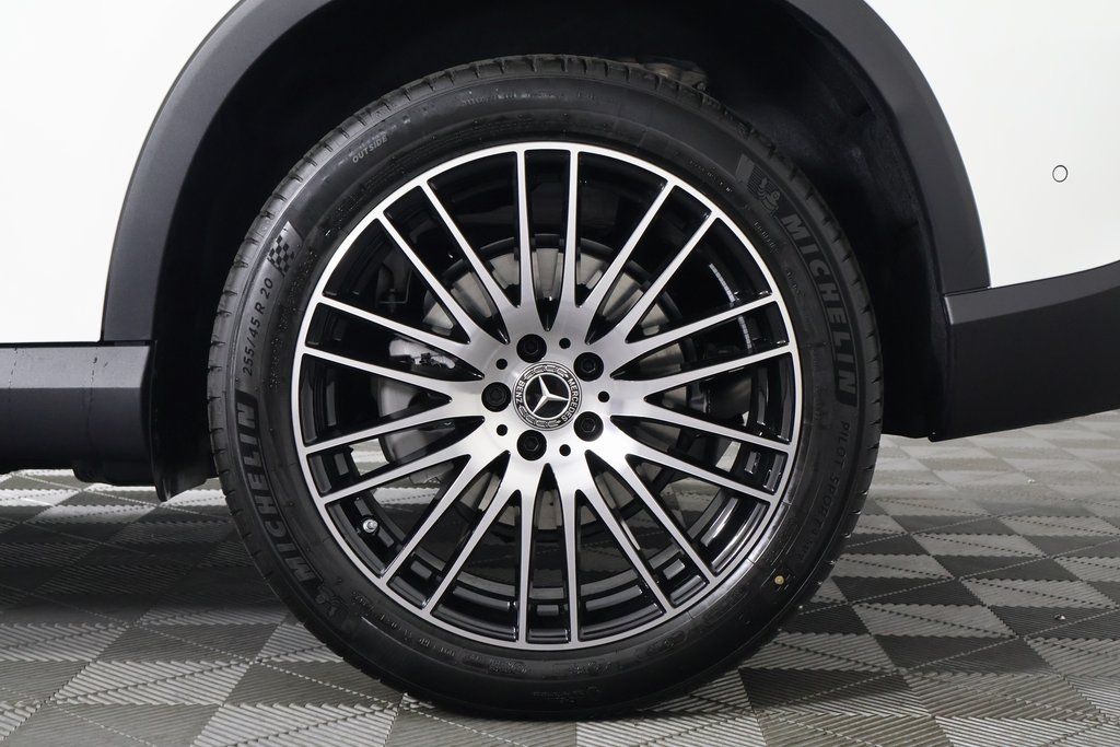 2026 Mercedes Benz GLC 300 photo 9