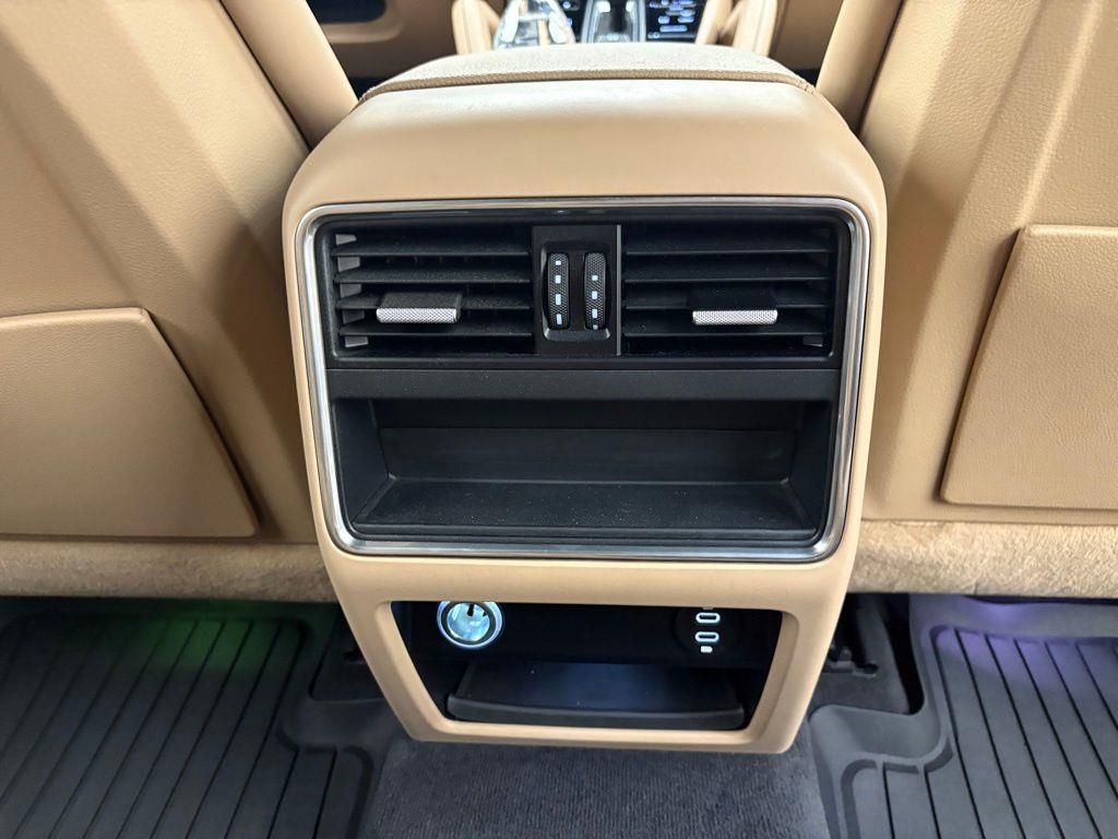 2022 Porsche Cayenne Base photo 21
