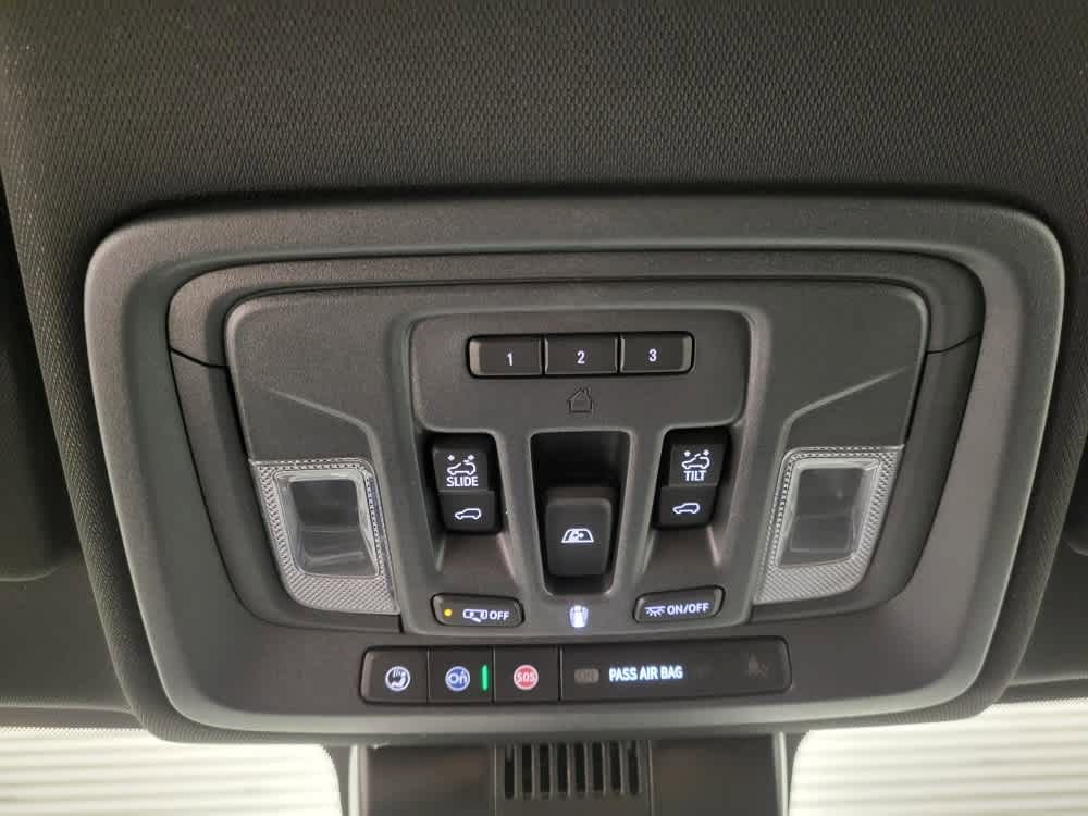 2025 Chevrolet Silverado High Country photo 18