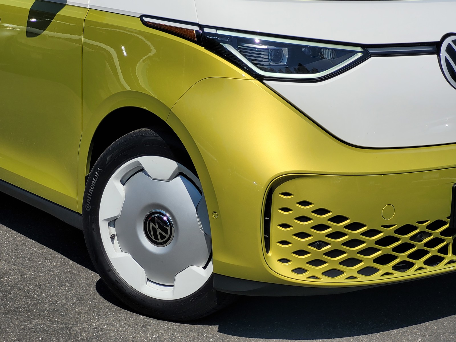 2025 Volkswagen ID. Buzz photo 2