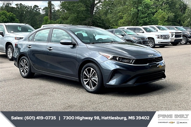 2023 Kia Forte LXS photo 2
