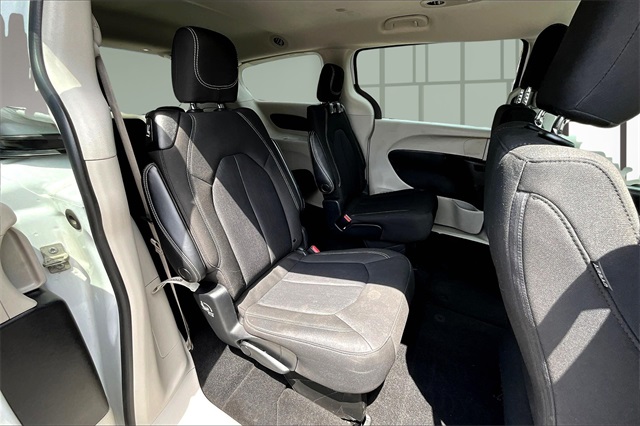 2022 Chrysler Voyager LX photo 25