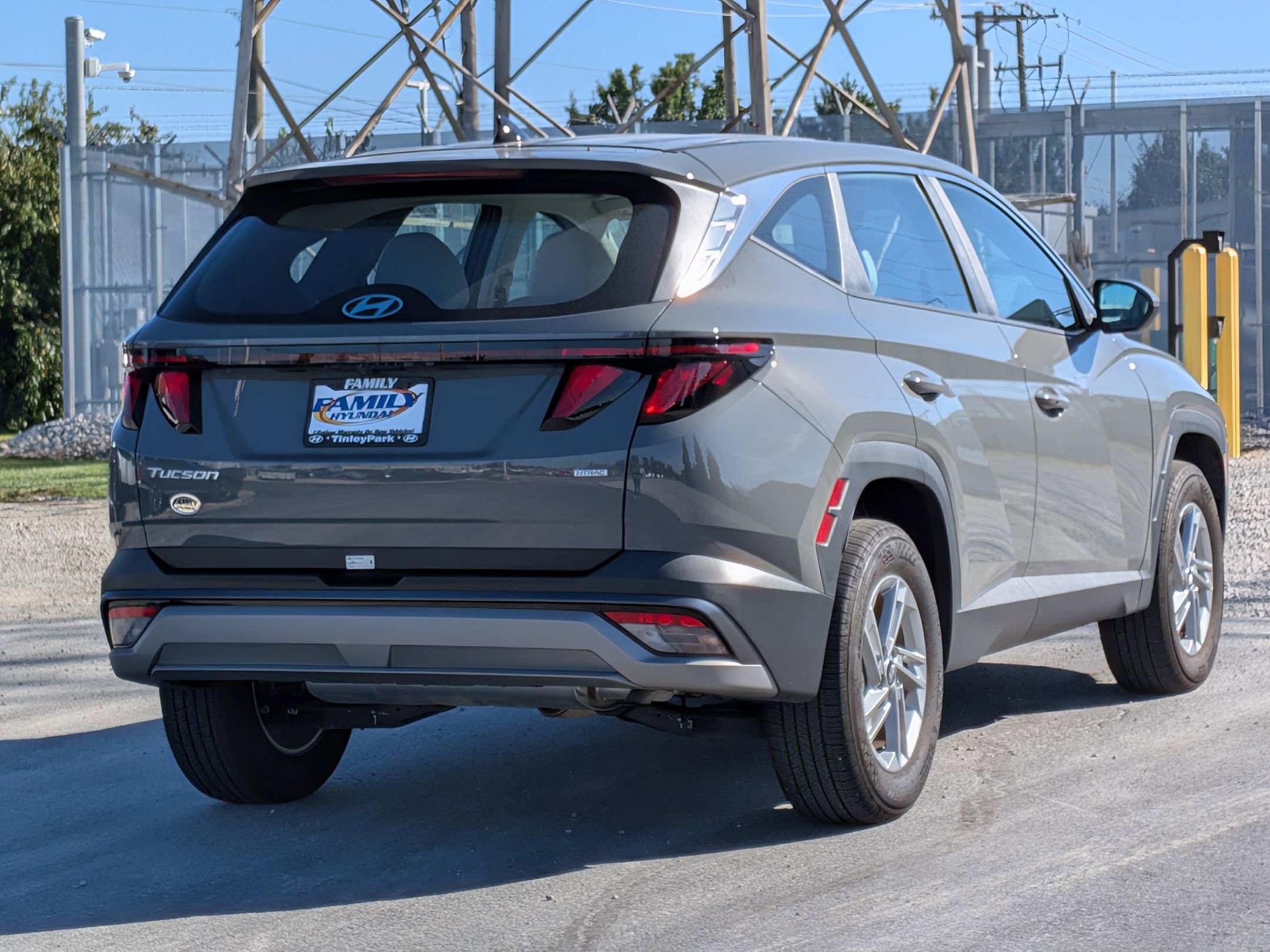 2025 Hyundai Tucson SE photo 2