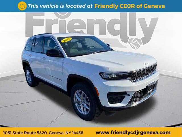 2025 Jeep Grand Cherokee Laredo X photo 3