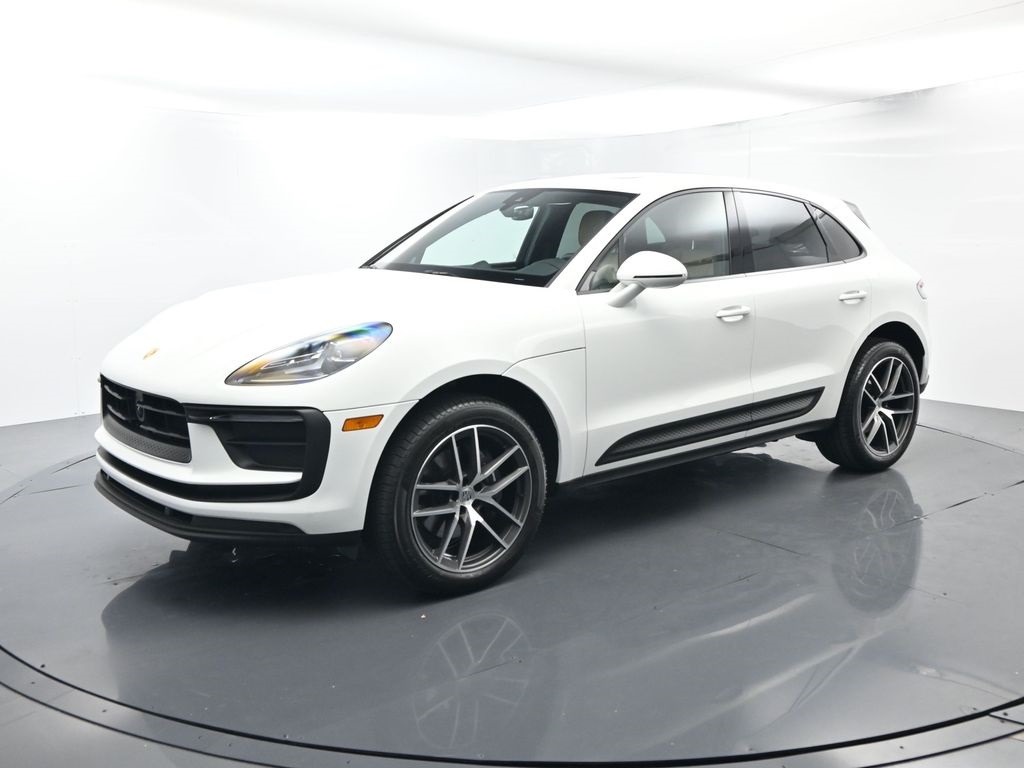 2025 Porsche Macan's photo