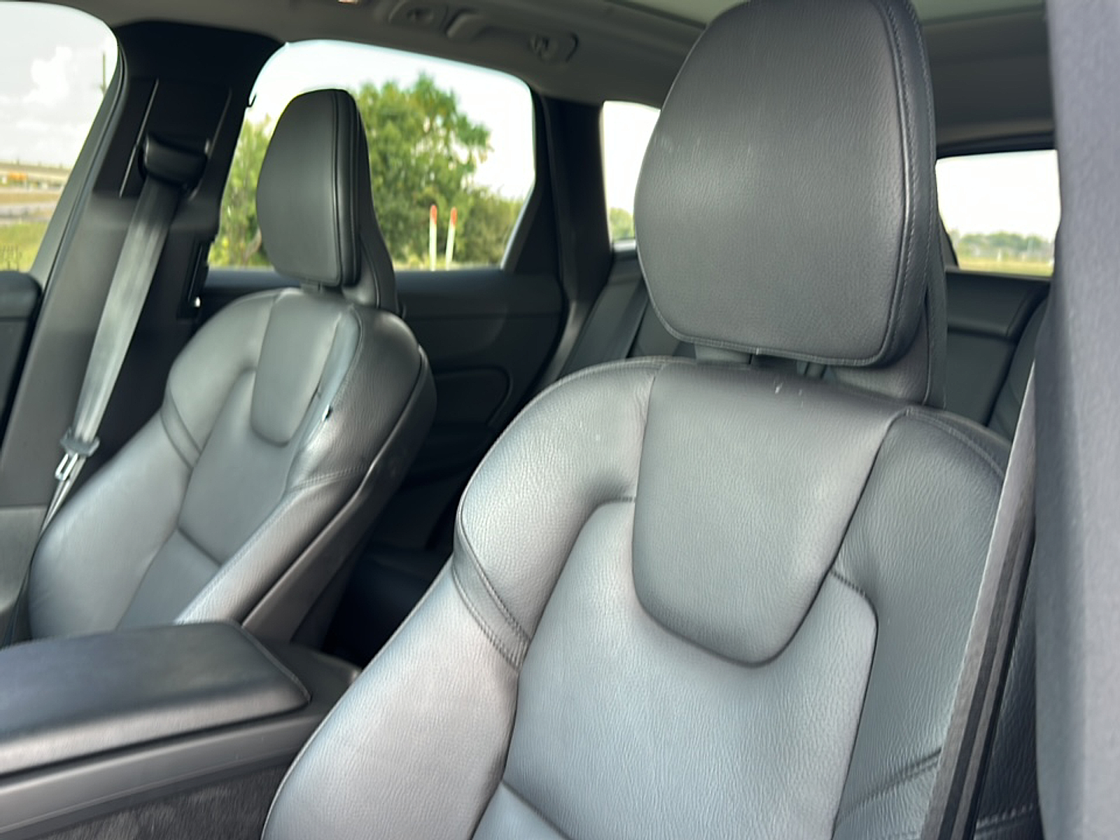 2023 Volvo XC60 B5 Plus photo 4
