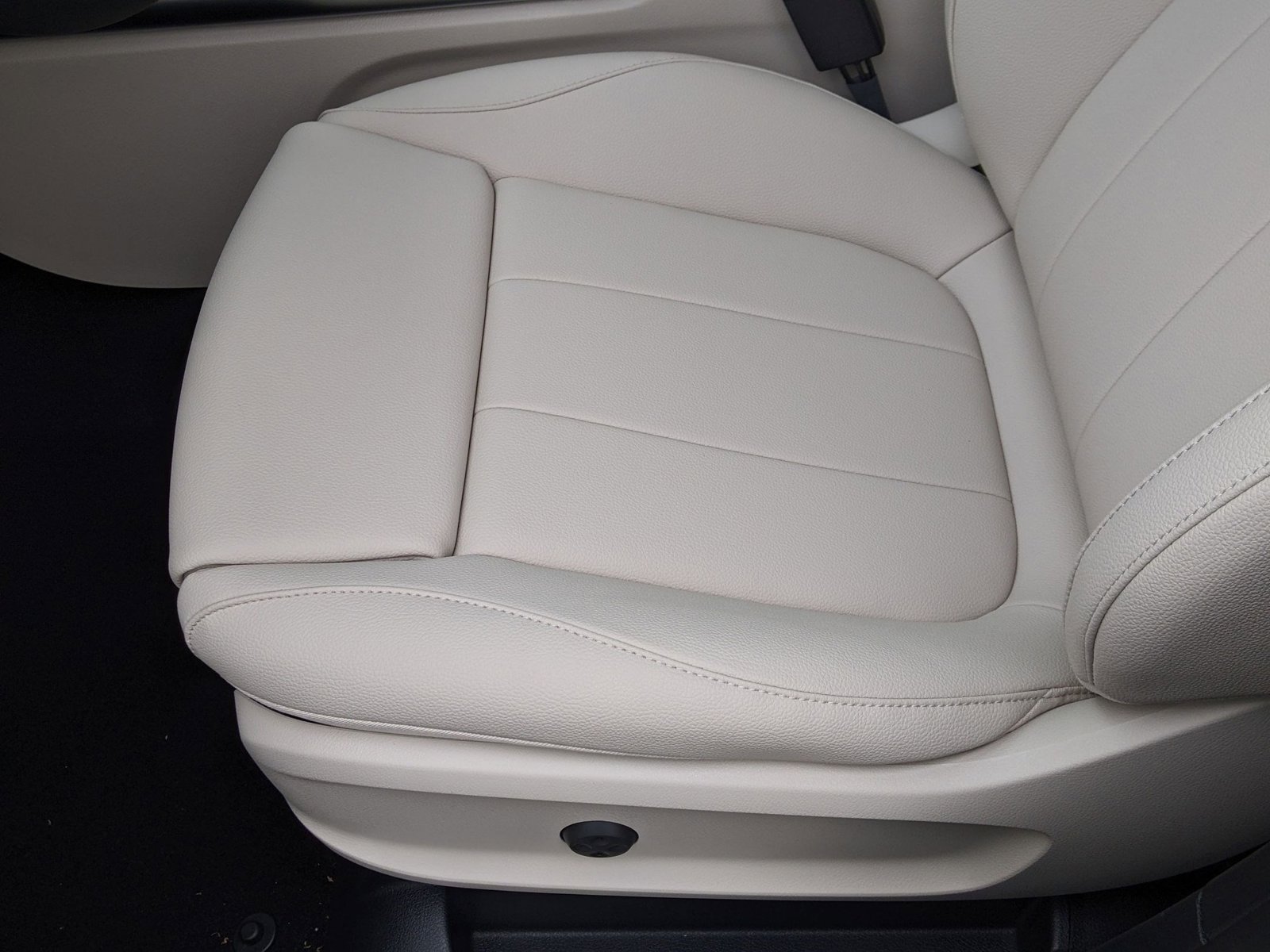 2025 Mercedes Benz GLA 250 4MATIC photo 2
