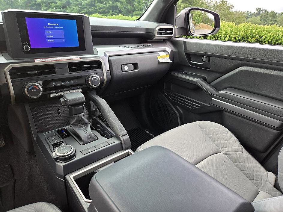 2025 Toyota Tacoma SR5 photo 18