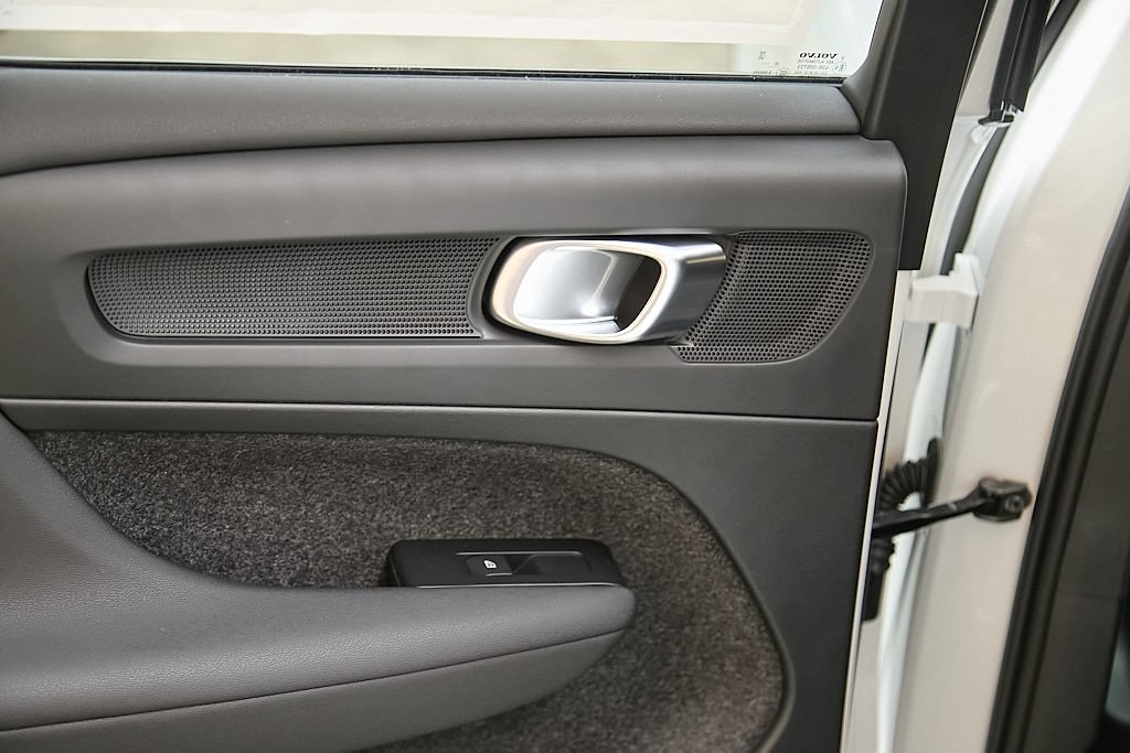 2026 VOLVO XC40 - Image 15