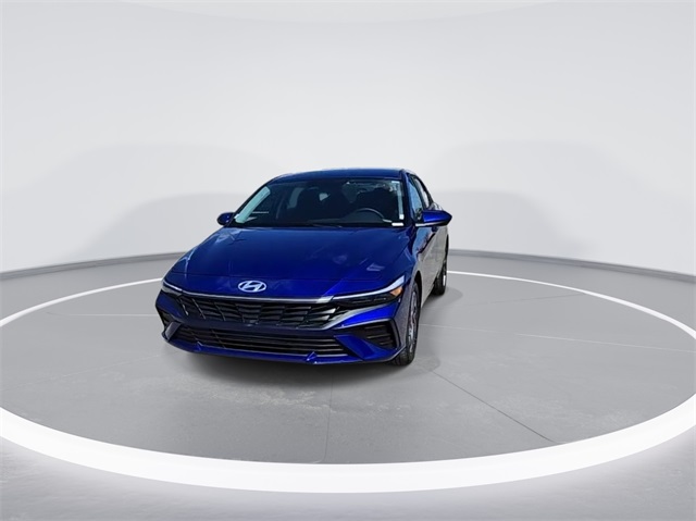 2024 Hyundai Elantra SEL photo 3