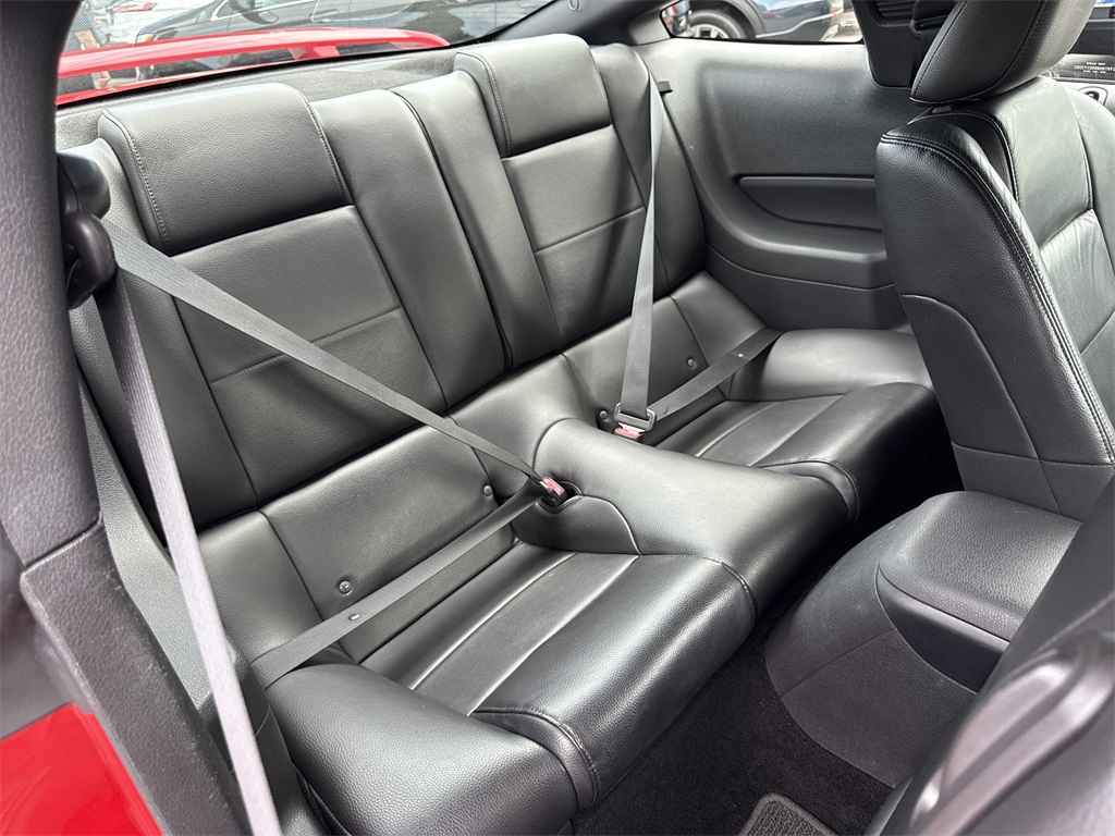 2005 Ford Mustang V6 Premium photo 24