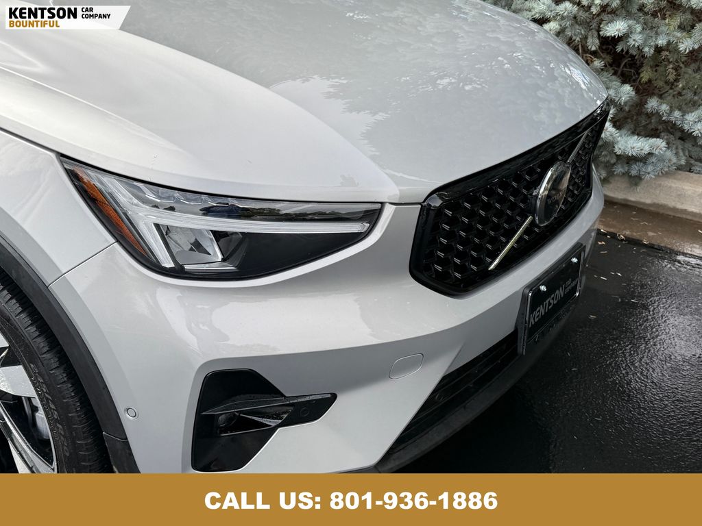 2025 Volvo XC40 Plus photo 14