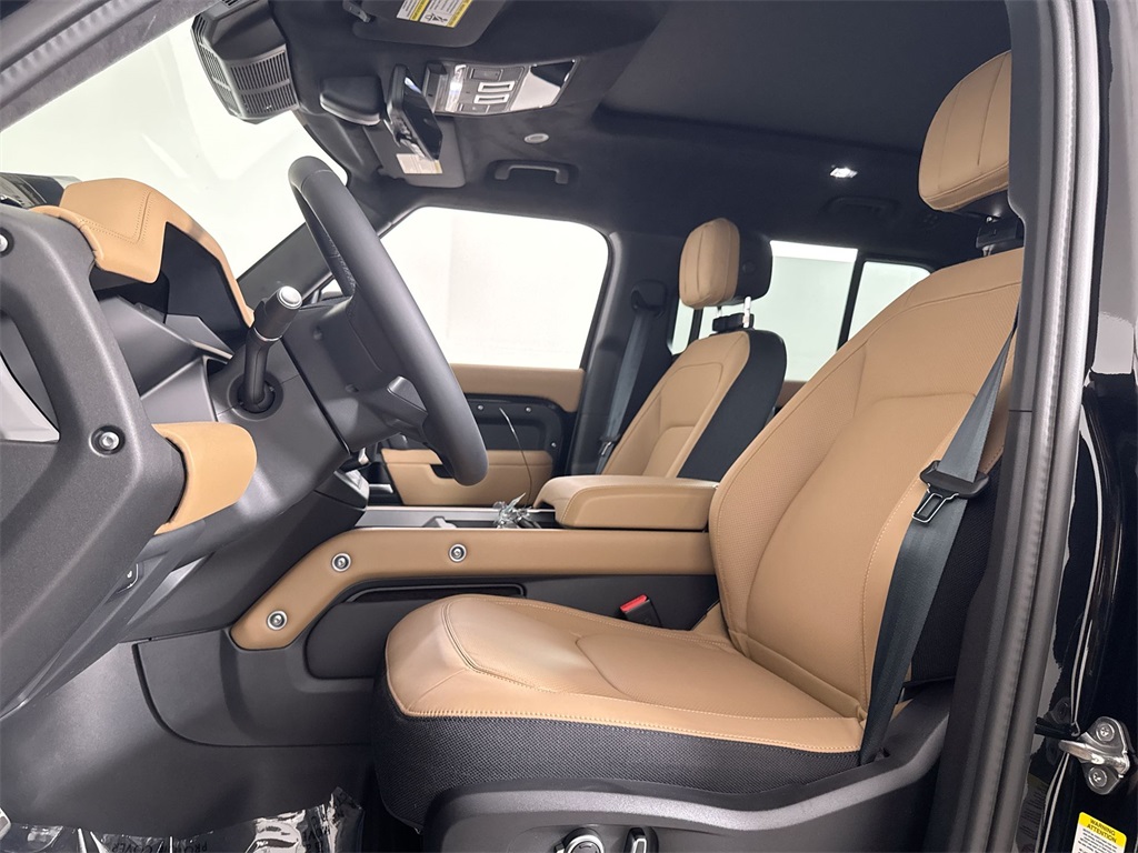 2025 Land Rover Defender 130 X photo 9