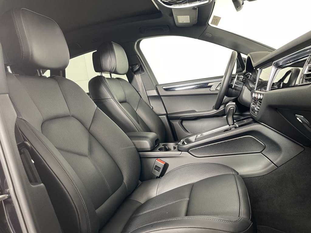 2022 Porsche Macan S photo 18
