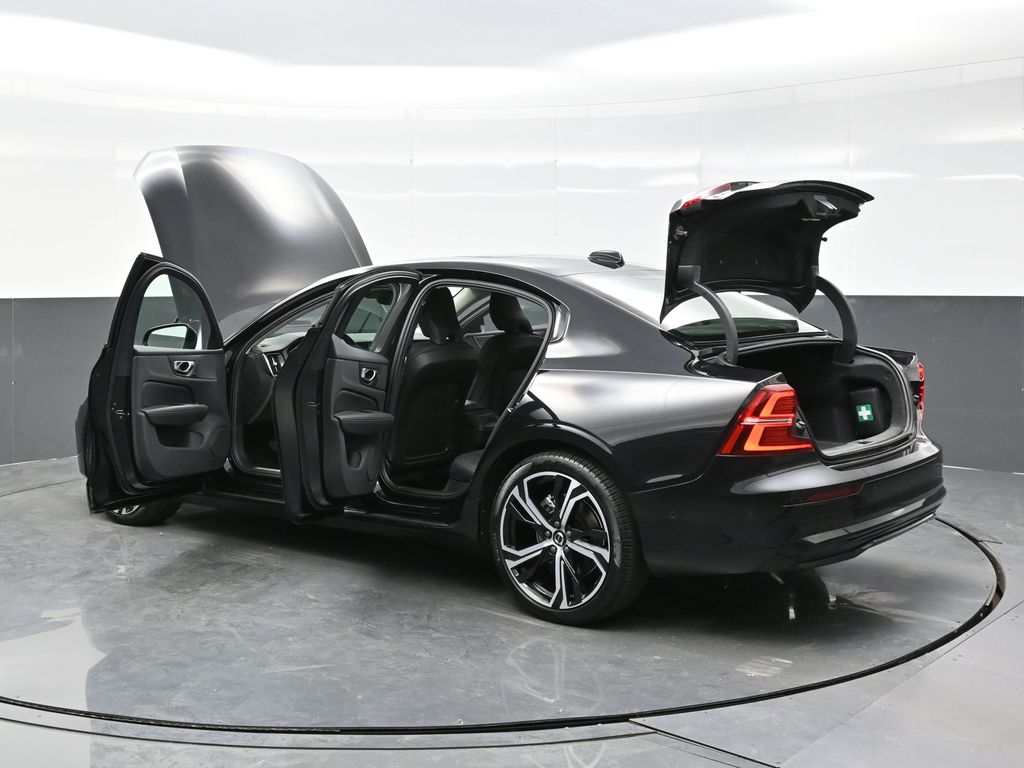2024 Volvo S60 B5 Plus photo 38