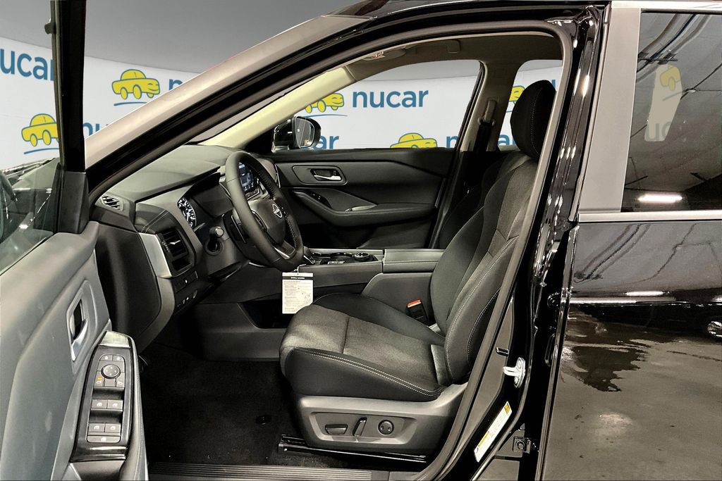 2026 Nissan Rogue SV photo 4