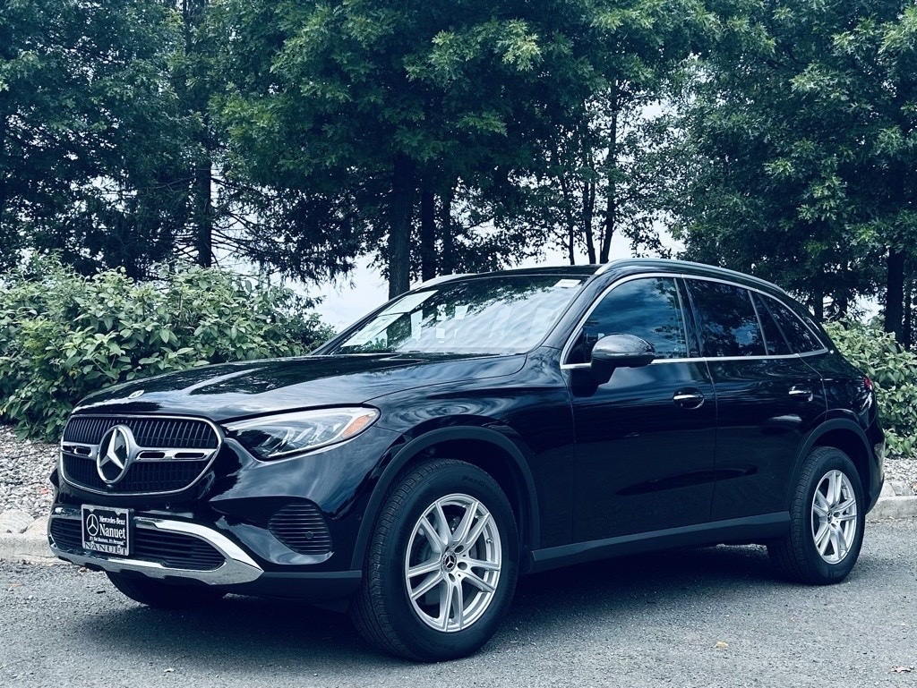 2025 Mercedes-Benz GLC Base's photo