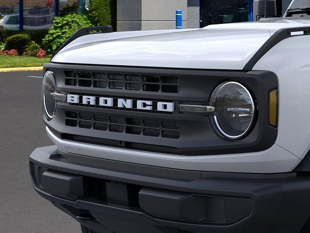 2025 Ford Bronco Base photo 17