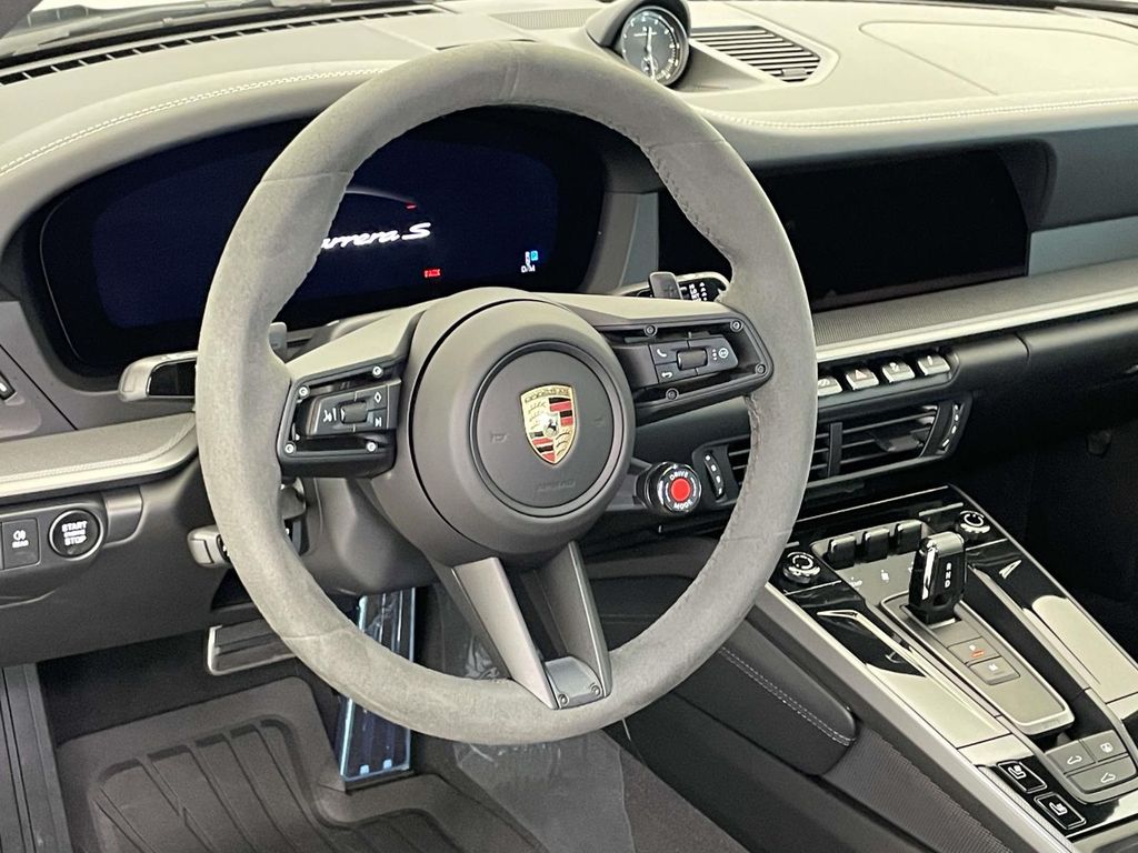 2025 Porsche 911 S photo 4