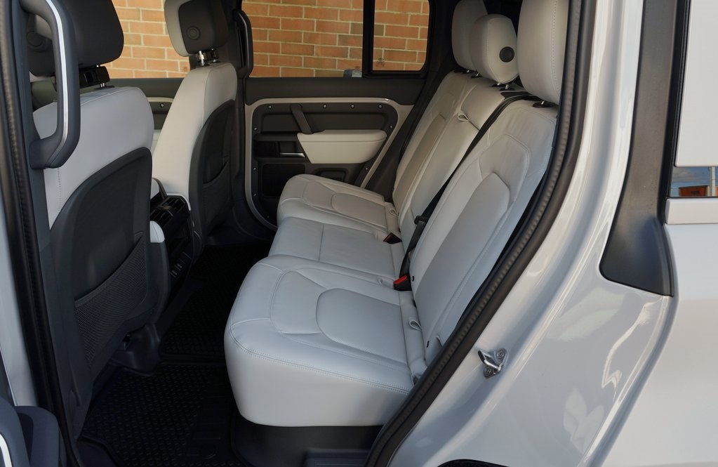 2026 LAND ROVER DEFENDER - Image 30