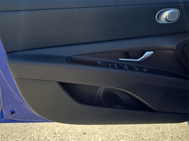 2024 Hyundai Elantra SEL photo 12