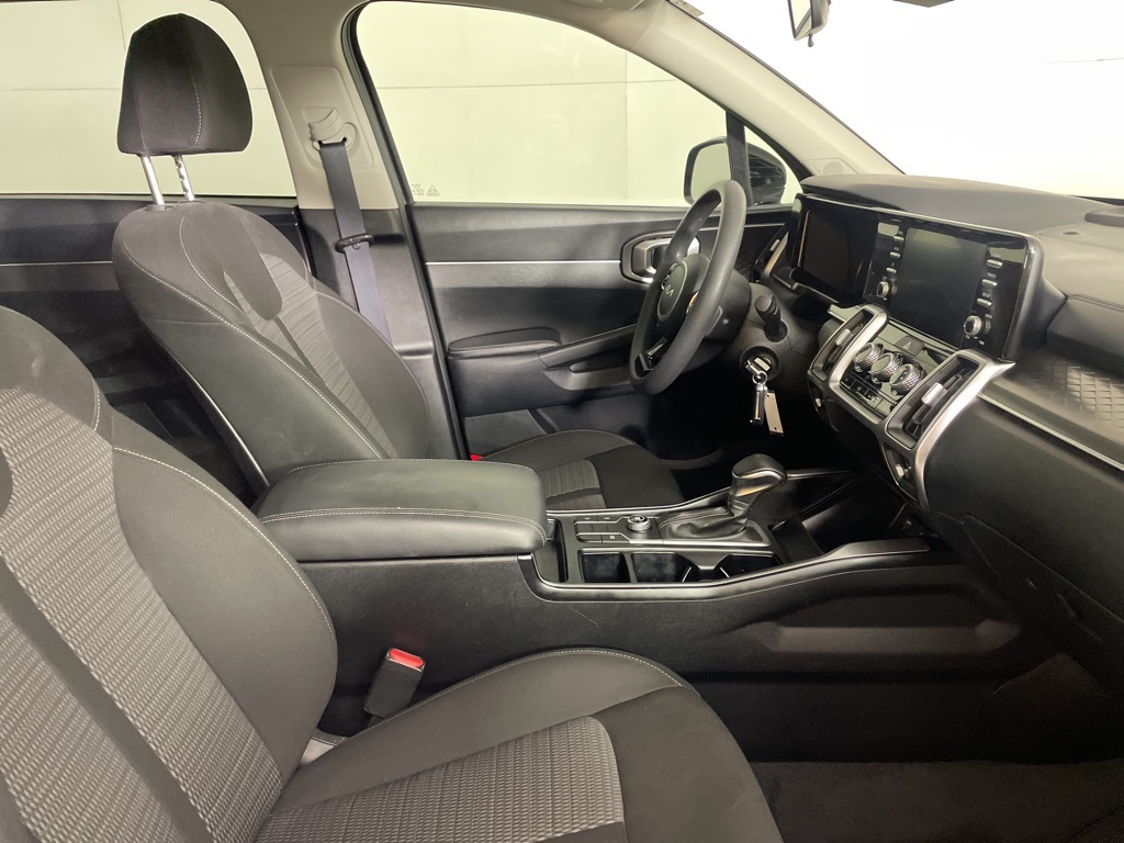 2022 Kia Sorento LX photo 5