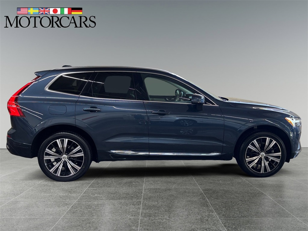 2023 Volvo XC60 B5 Plus photo 2