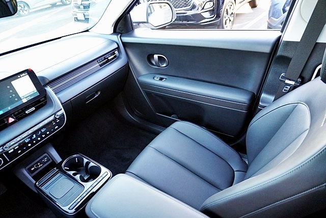 Used 2025 White Hyundai SEL image 20