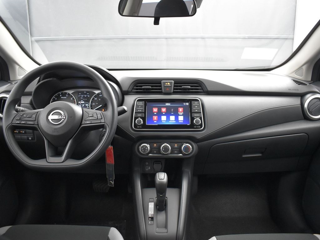 2025 Nissan Versa 1.6 S photo 8