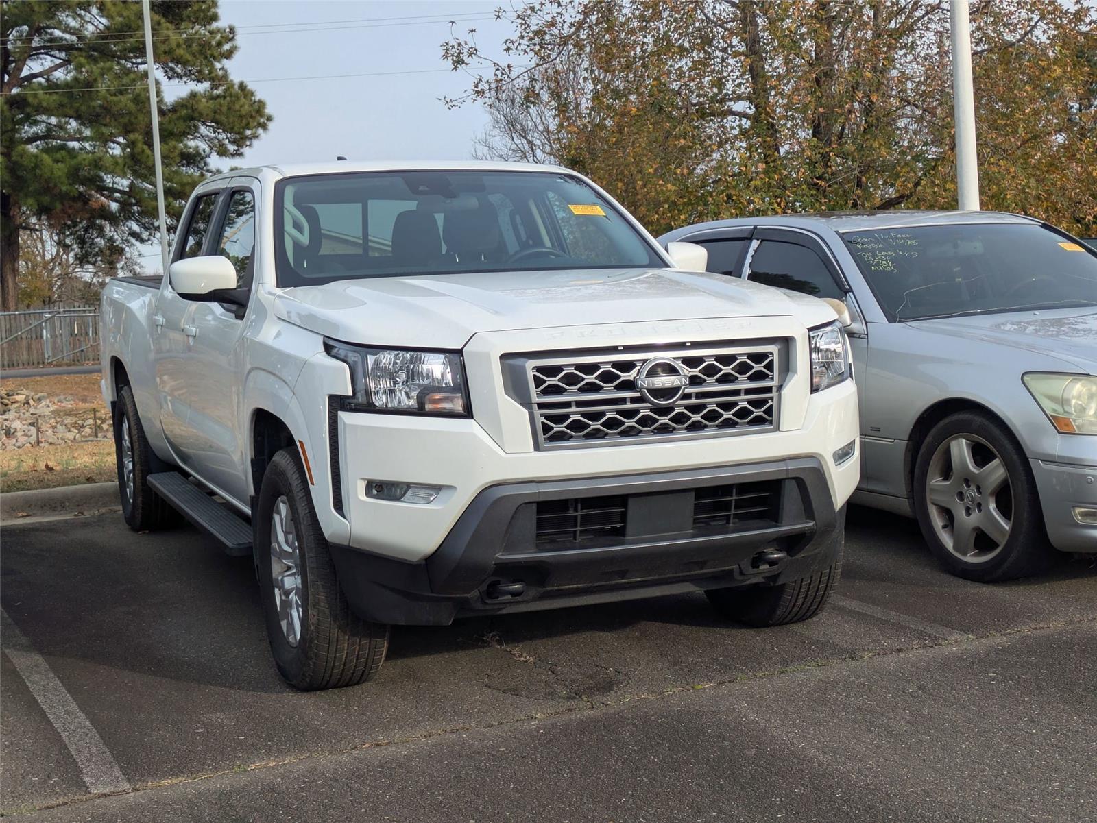 2023 Nissan Frontier SV photo 3