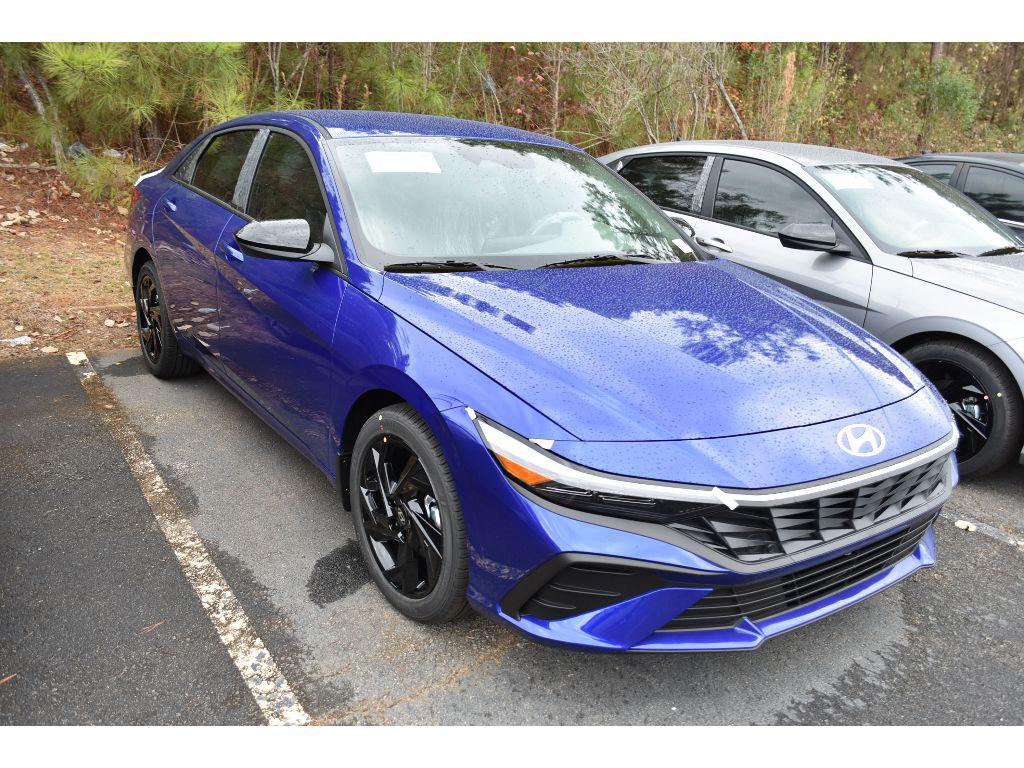 2026 Hyundai Elantra SEL Sport photo 2